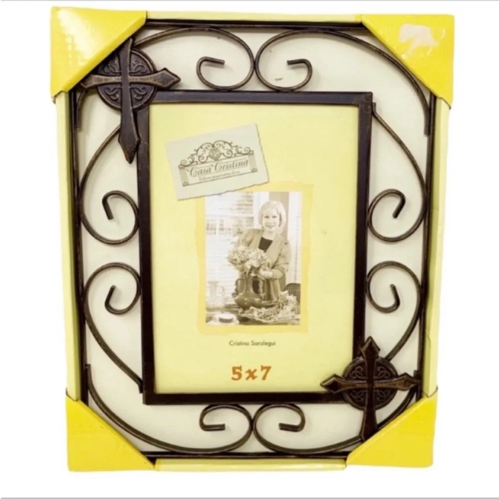 CRISTINA SARALEGUI rustic cross picture frame 5 X 7” NEW